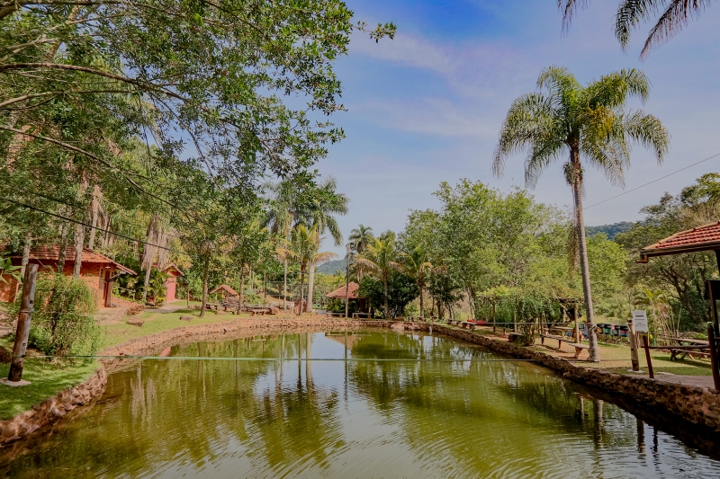 Turismo cachoeira-da-furna