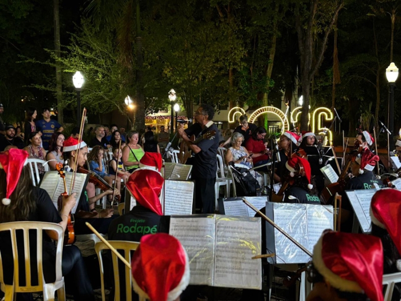 Noticia escola-de-musica-e-orquestra-pe-de-moleque-emocionam-publico-com-repertorio