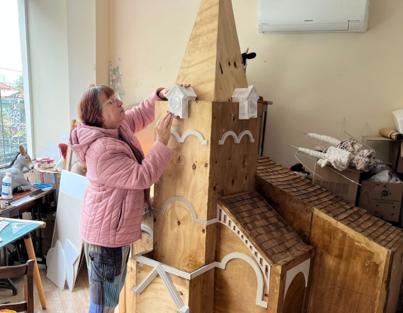 Noticia artista-substitui-manjedoura-por-igreja-em-presepio-exclusivo-criado-para-sao