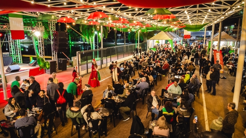 Noticia 12-festa-italiana-de-sao-pedro-leva-mais-de-5-mil-pessoas-ao-novo-espaco